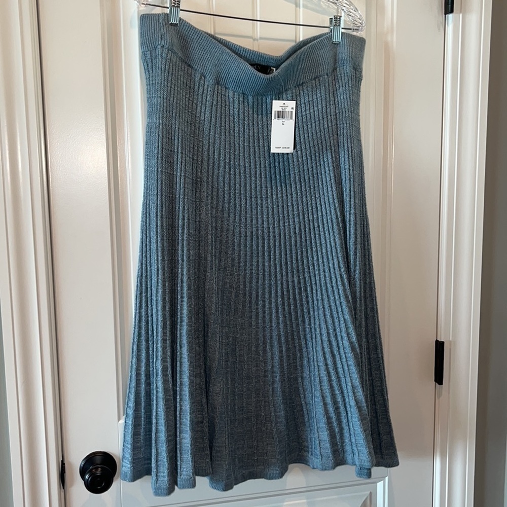 Indigo blue pleated midi skirt Lauren Ralph Lauren NWT size L sweater material